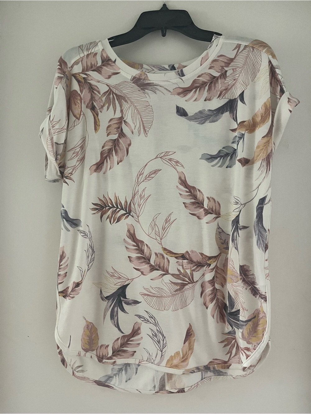 Cupio White Short Sleeve Top with Neutral Leaf Print